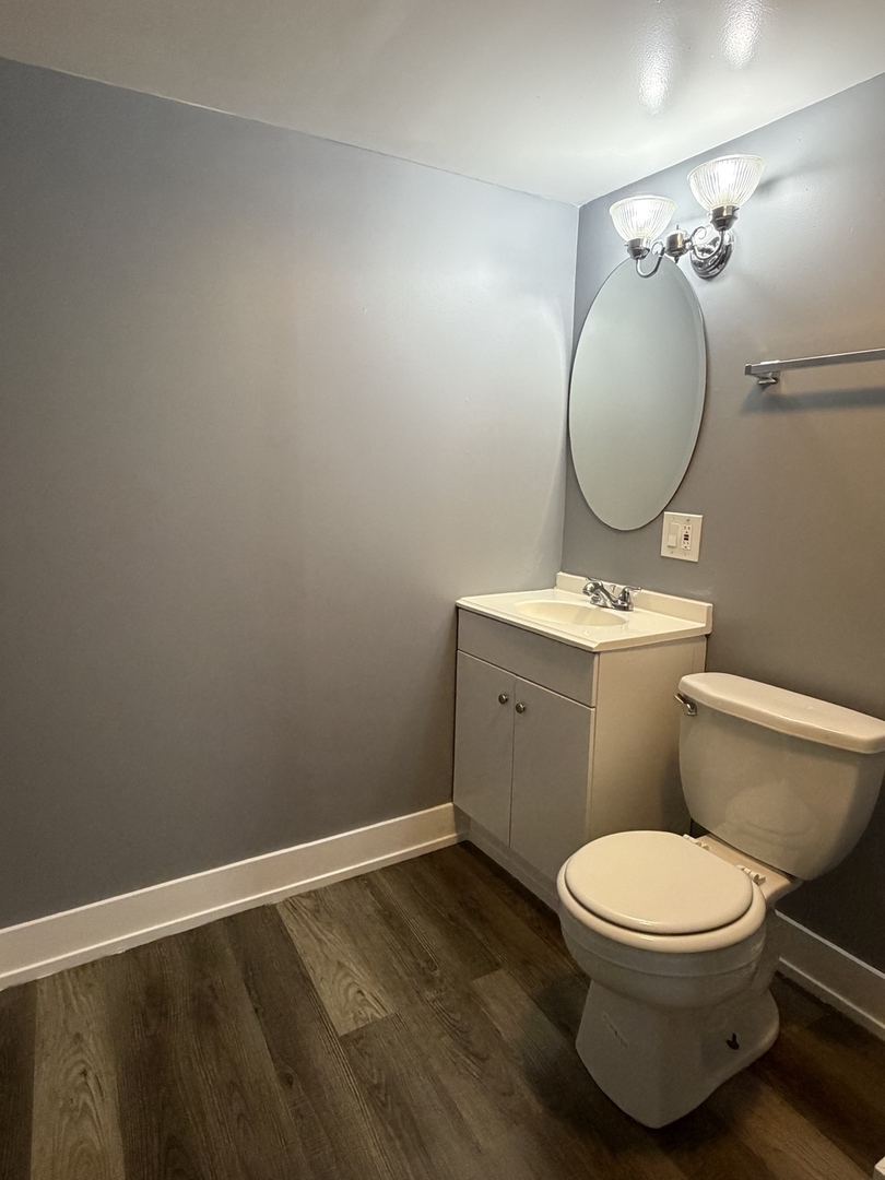 1024 S Wolf Road Property Photo 7