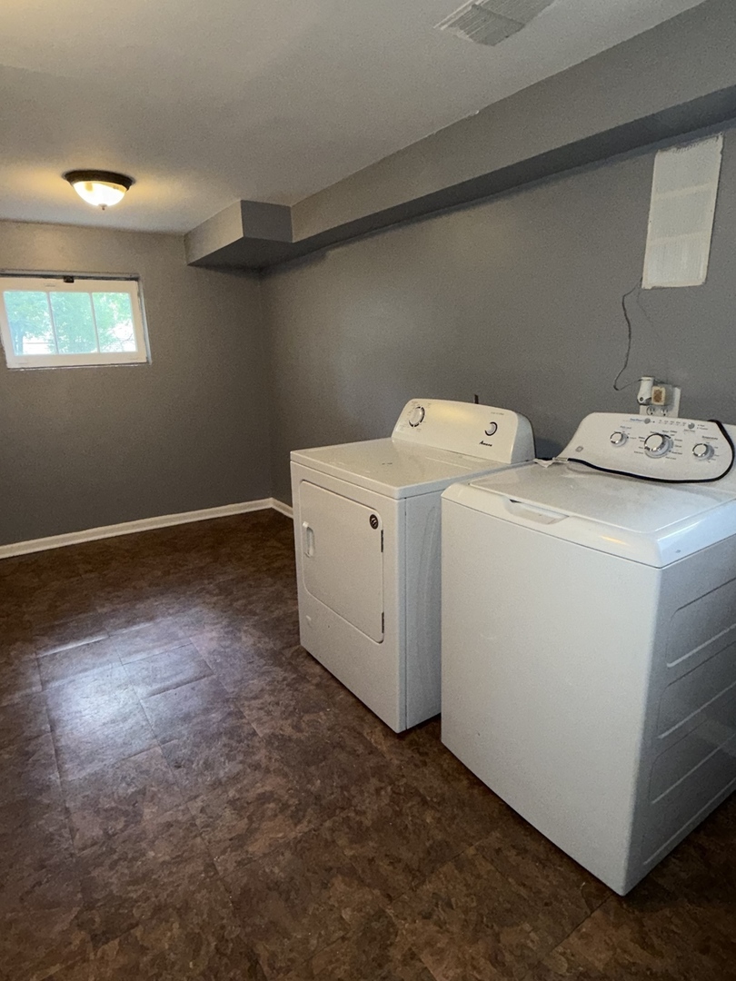 1024 S Wolf Road Property Photo 9