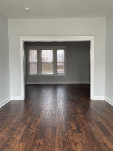 916 W 68th Street 1w Property Photo 6