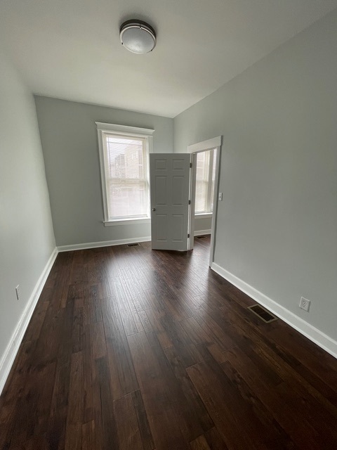 916 W 68th Street 1w Property Photo 11