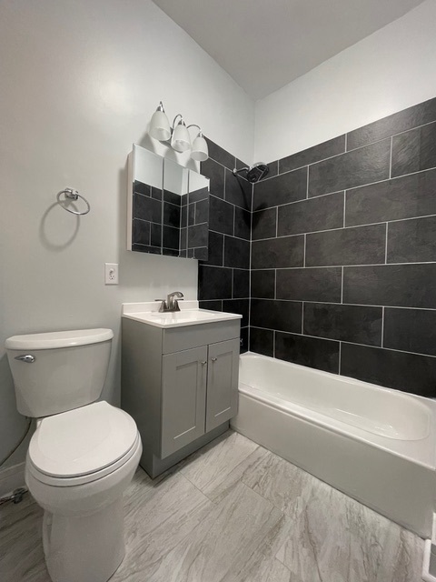 916 W 68th Street 1w Property Photo 12