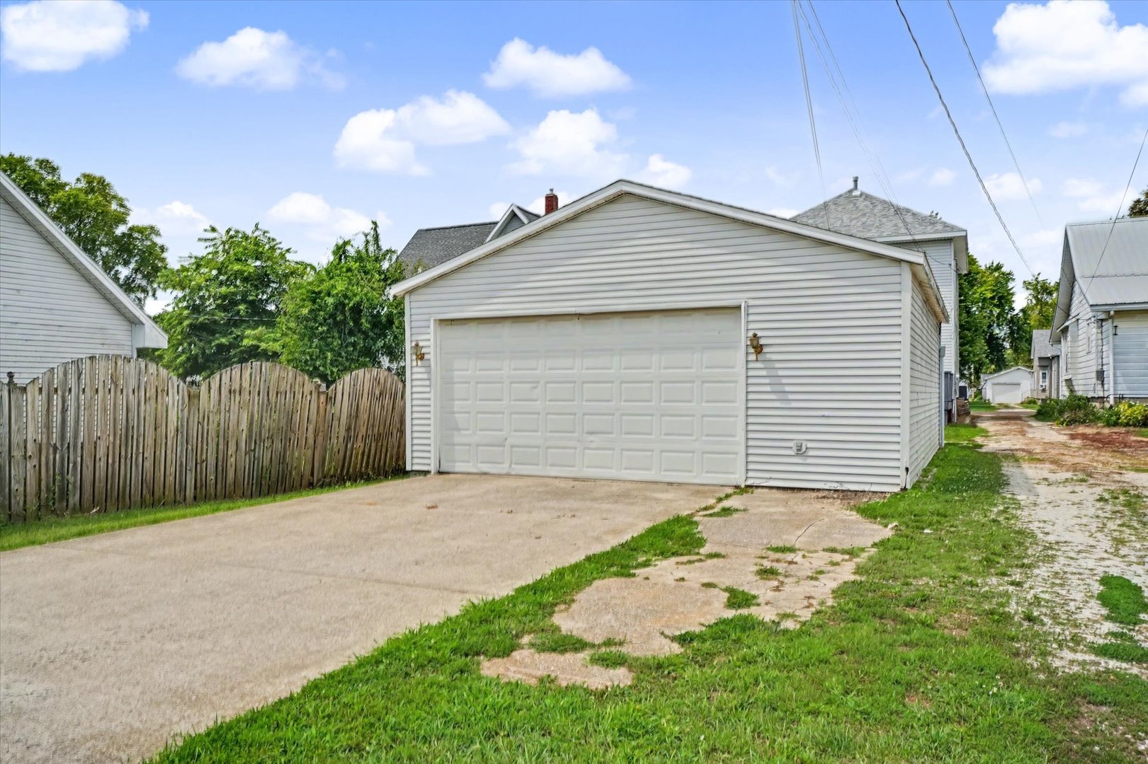 222 S Sangamon Avenue Property Photo 3