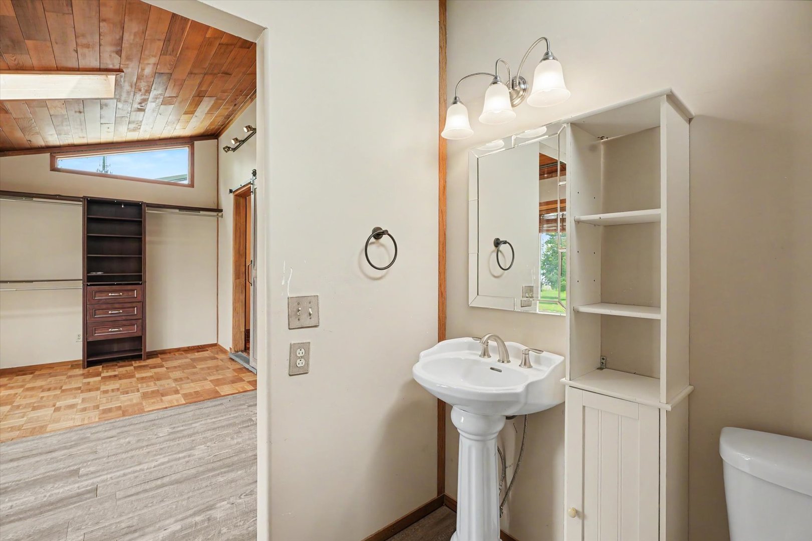 222 S Sangamon Avenue Property Photo 17