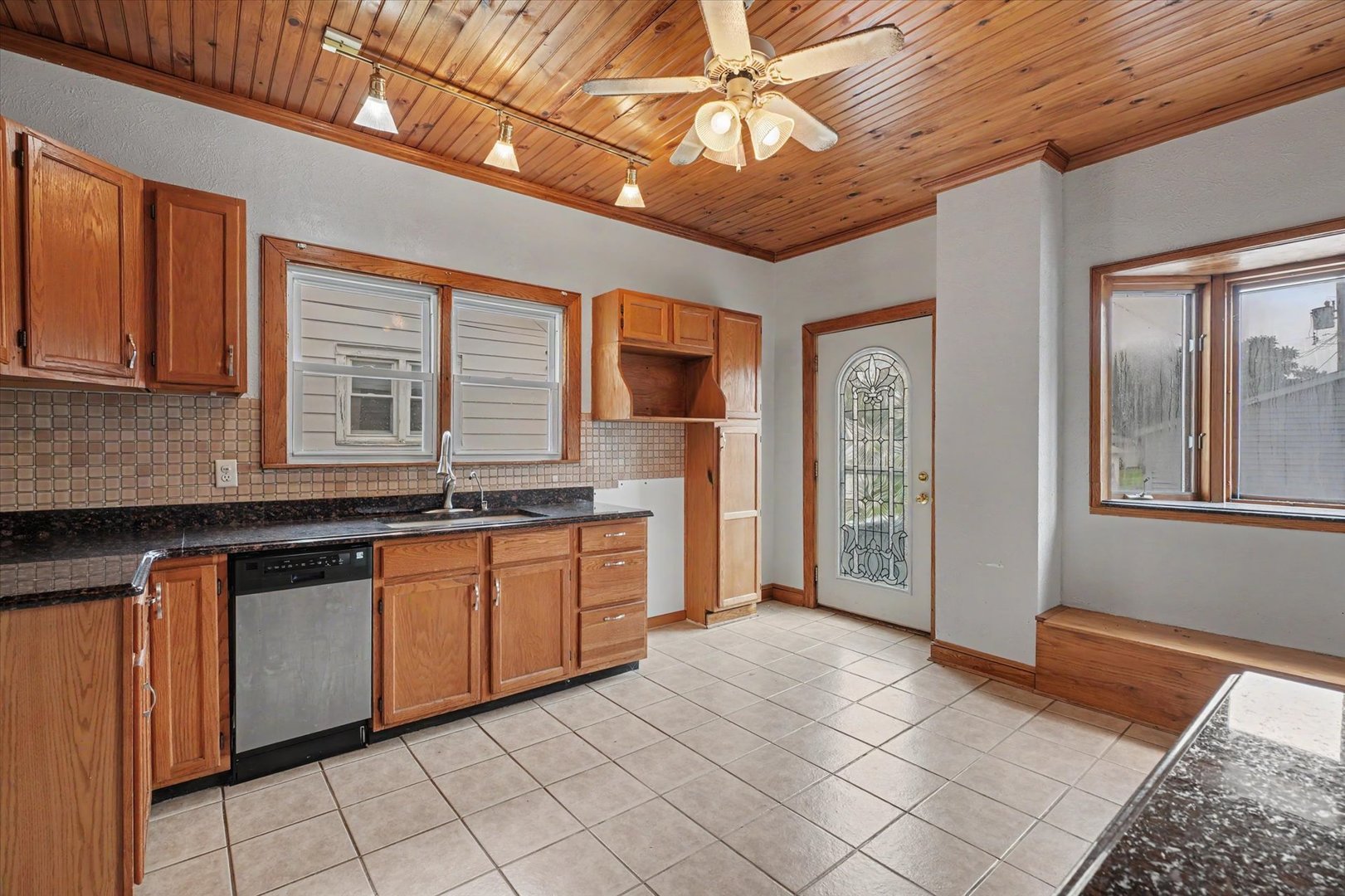 222 S Sangamon Avenue Property Photo 18