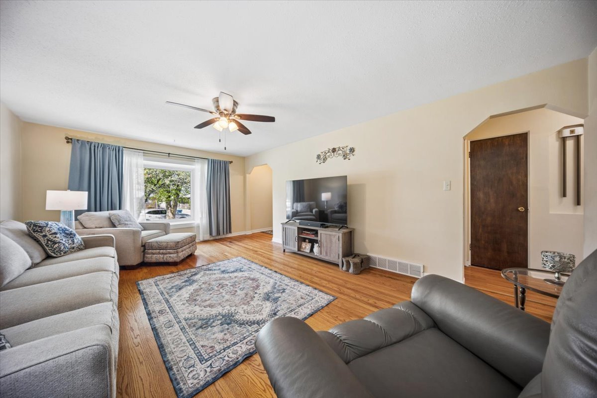 883 Buffalo Avenue Property Photo 3
