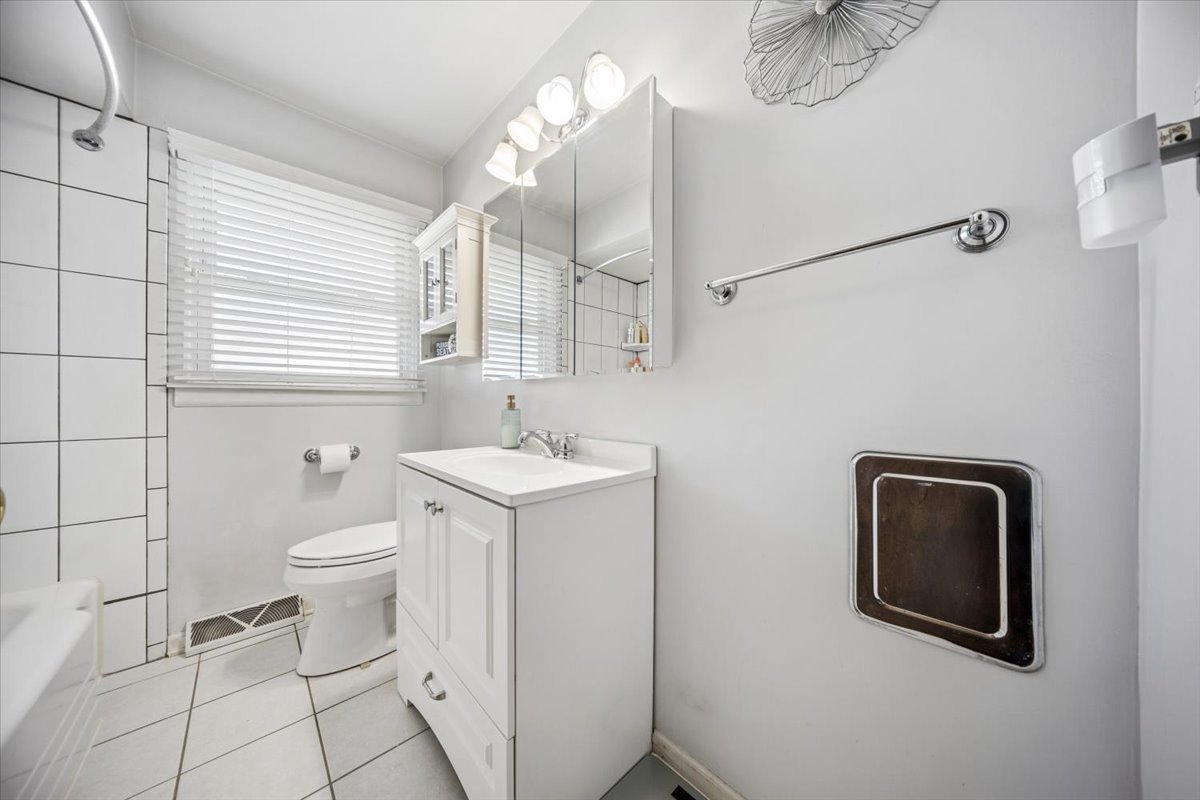 883 Buffalo Avenue Property Photo 8