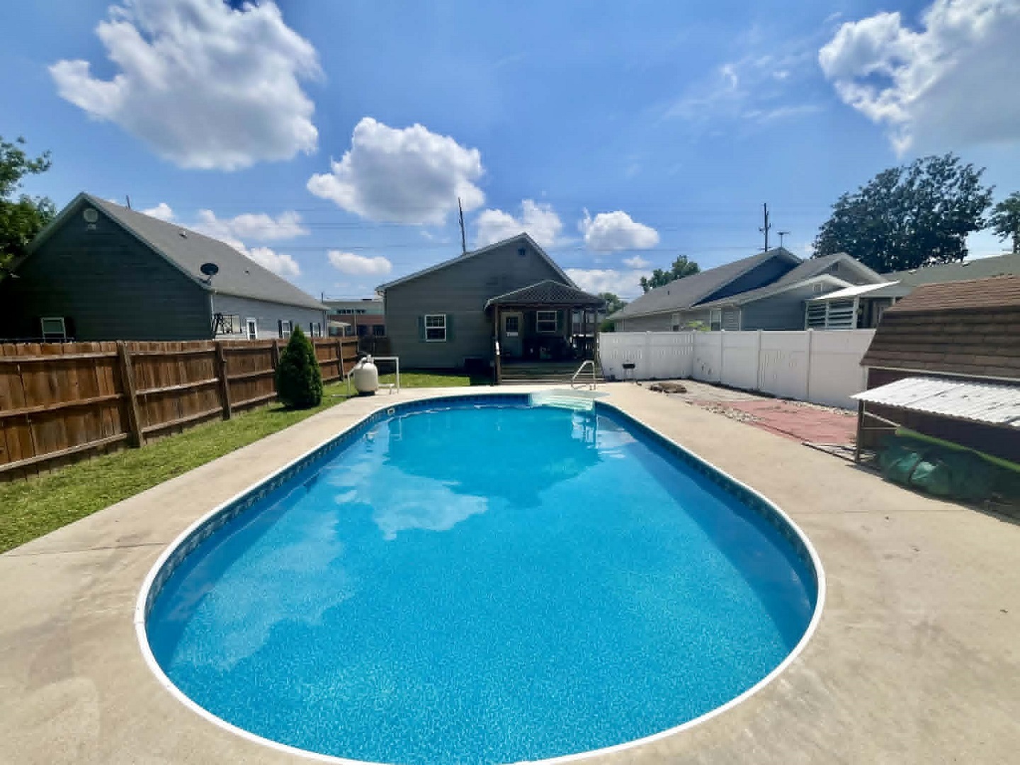 511 E Herrin Street Property Photo 4