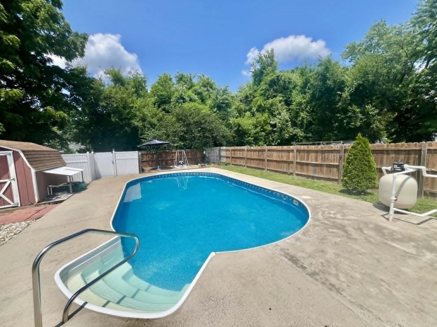 511 E Herrin Street Property Photo 5