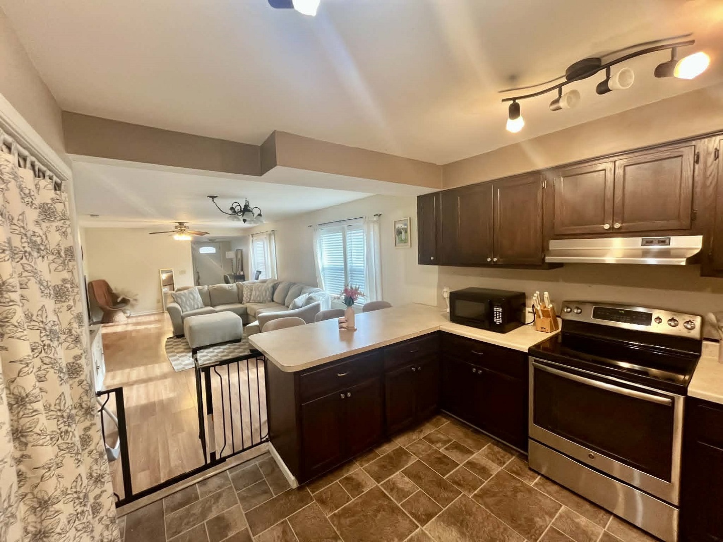 511 E Herrin Street Property Photo 11