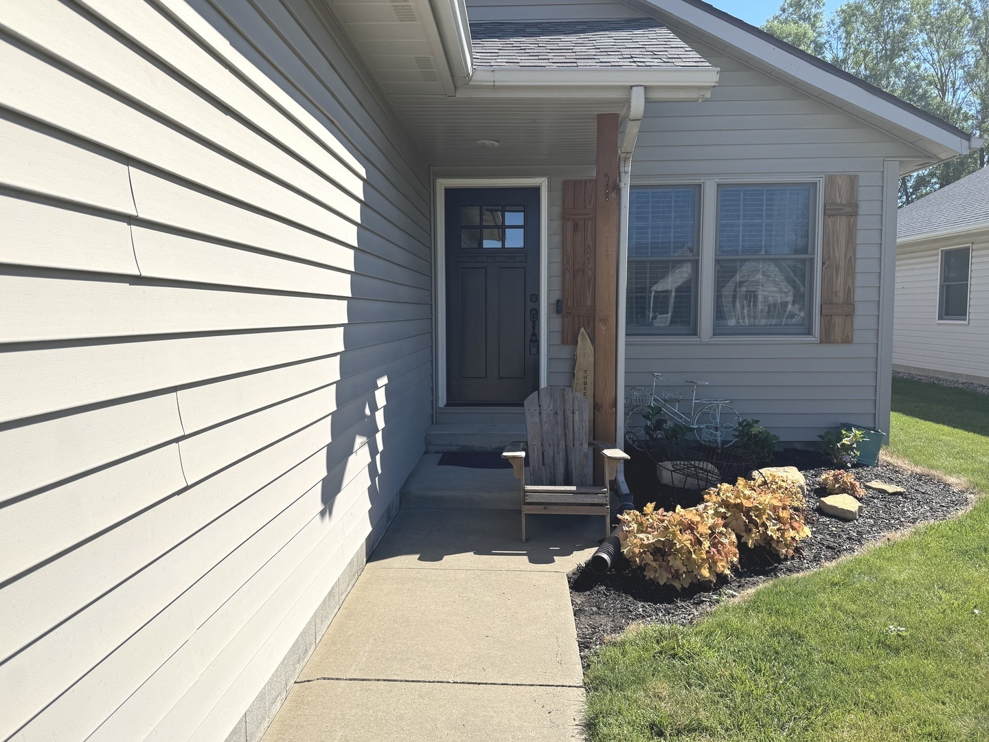 1626 Amhurst Way Property Photo 2
