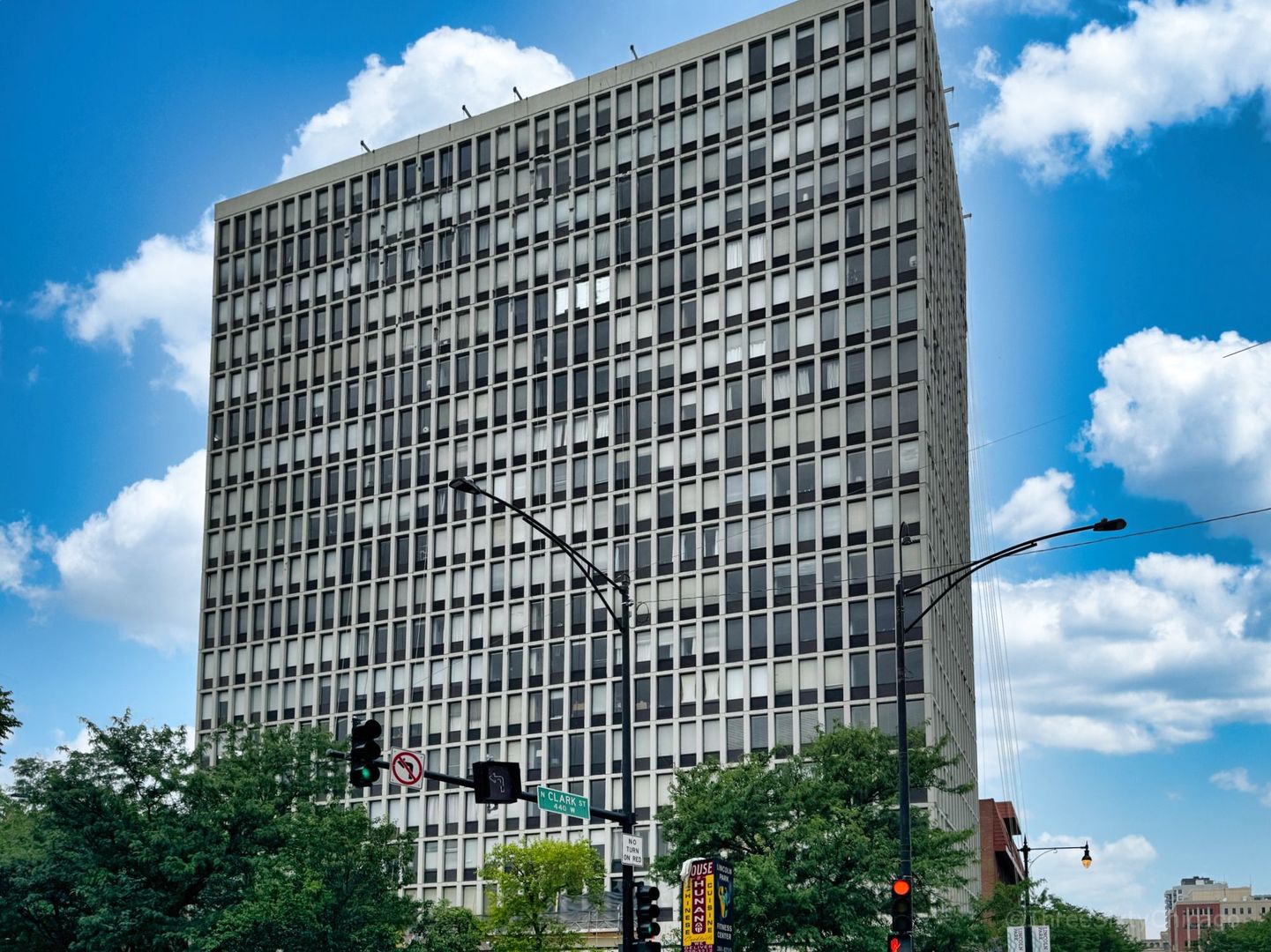 444 W FULLERTON Parkway 604 Property Photo 1