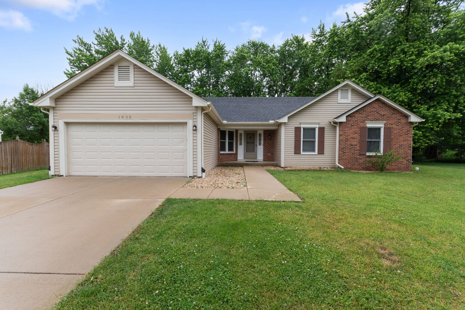 1935 Springhaven Court Property Photo 2