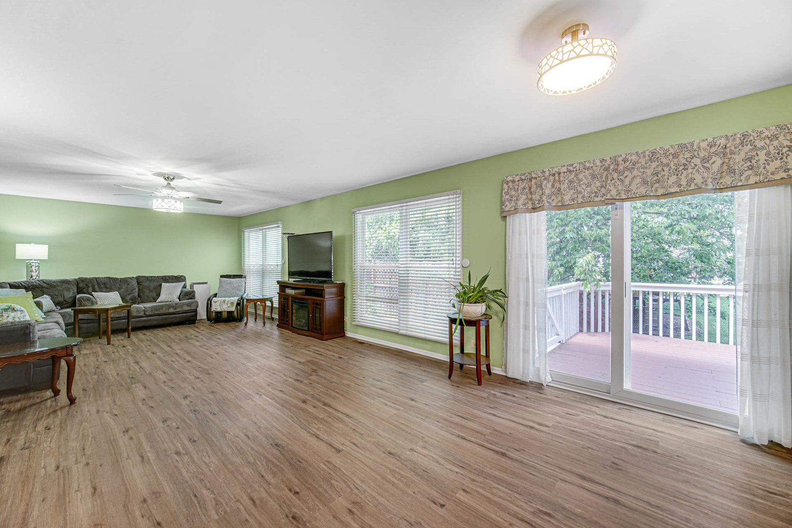 1940 Waverly Lane Property Photo 6