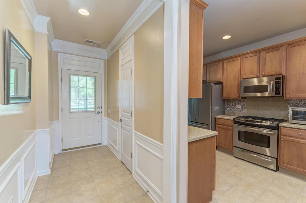 2886 Edgewater Drive Property Photo 5