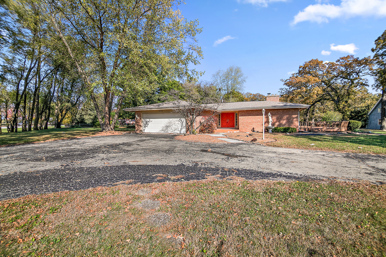 1305 Oaktree Lane Property Photo 2