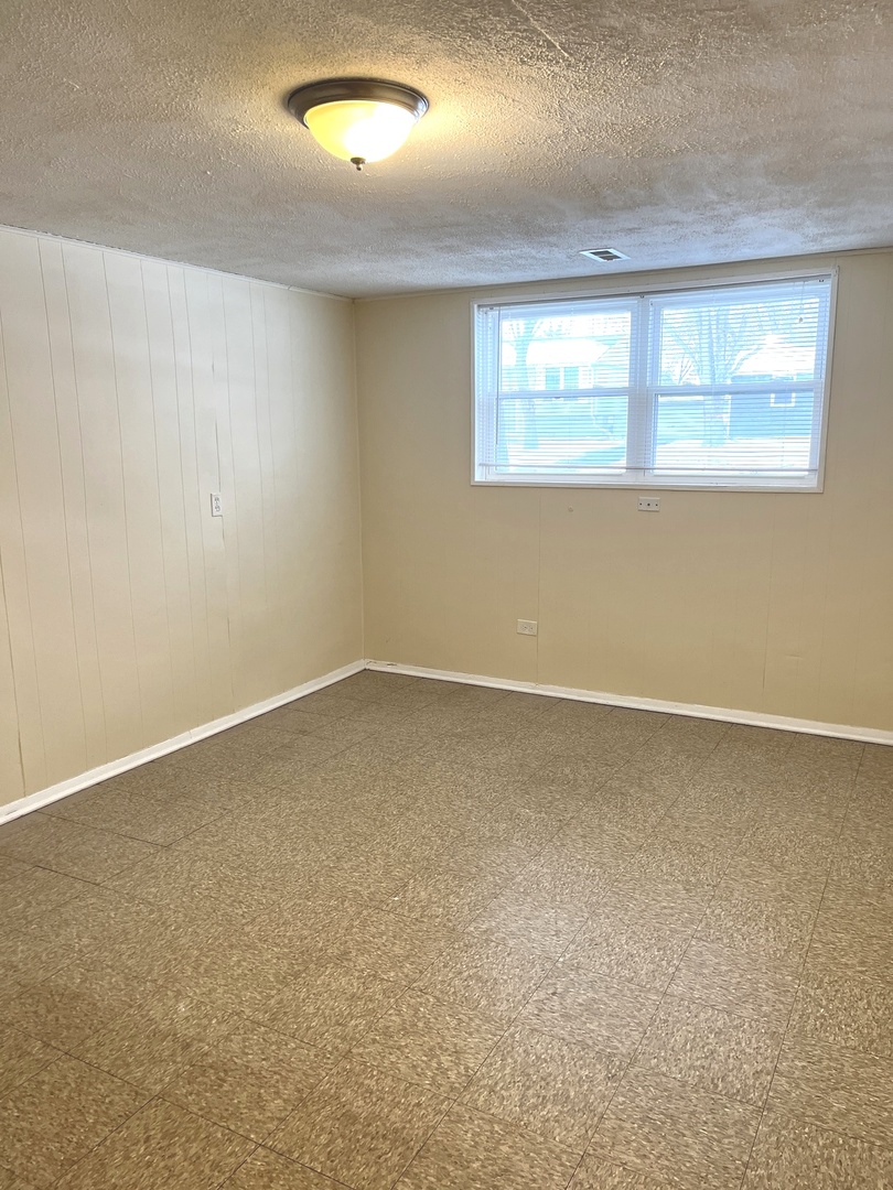 335 E Mulberry Drive Property Photo 9