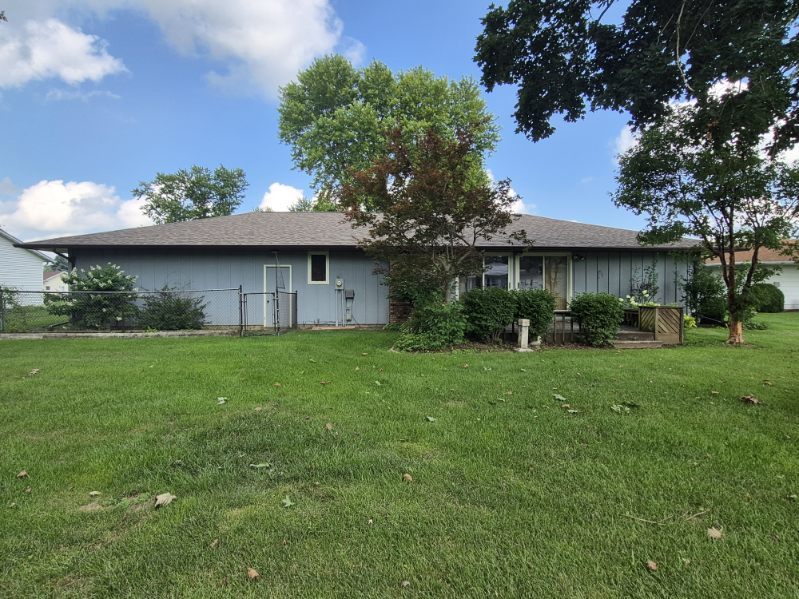 627 Shadycrest Drive Property Photo 3
