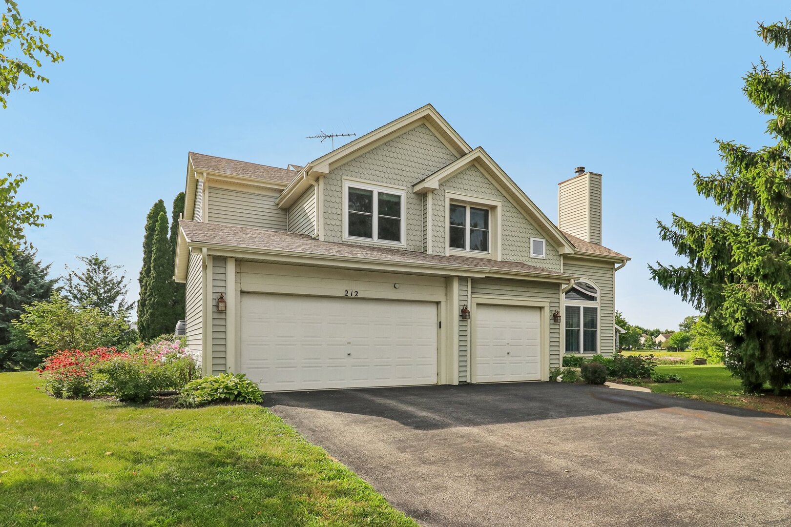 212 Mondovi Drive Property Photo 4