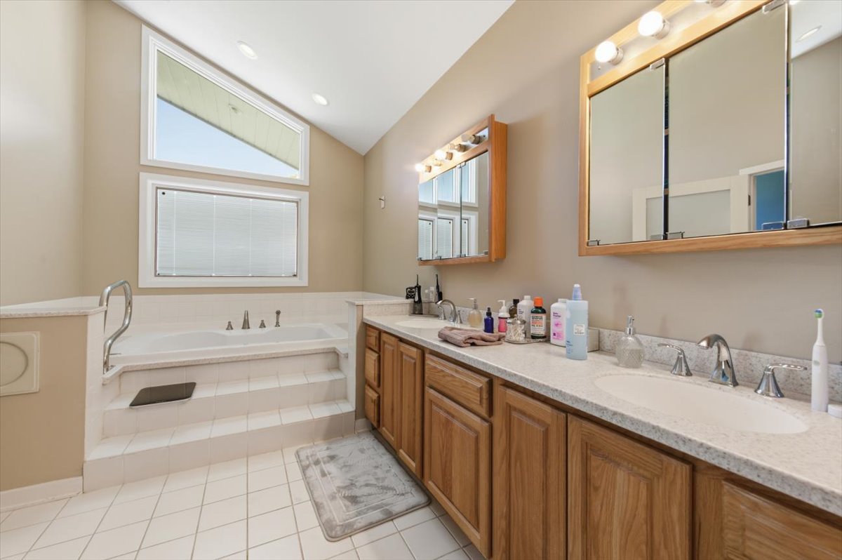 71 Oak Creek Drive Property Photo 18