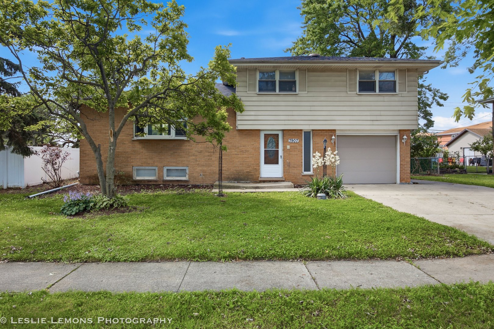 7907 W 89th Street Property Photo 1