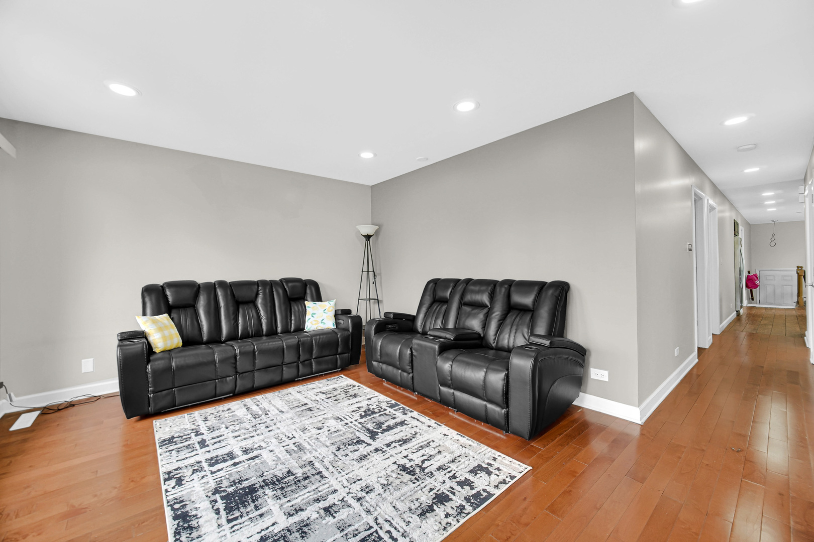 3501 Sarah Street Property Photo 4