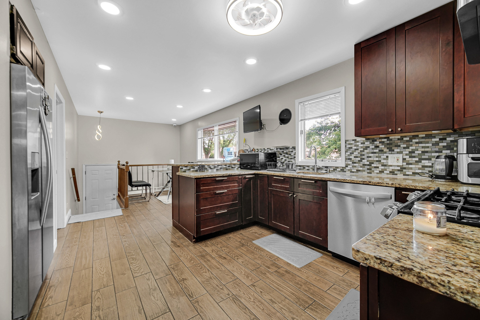 3501 Sarah Street Property Photo 10