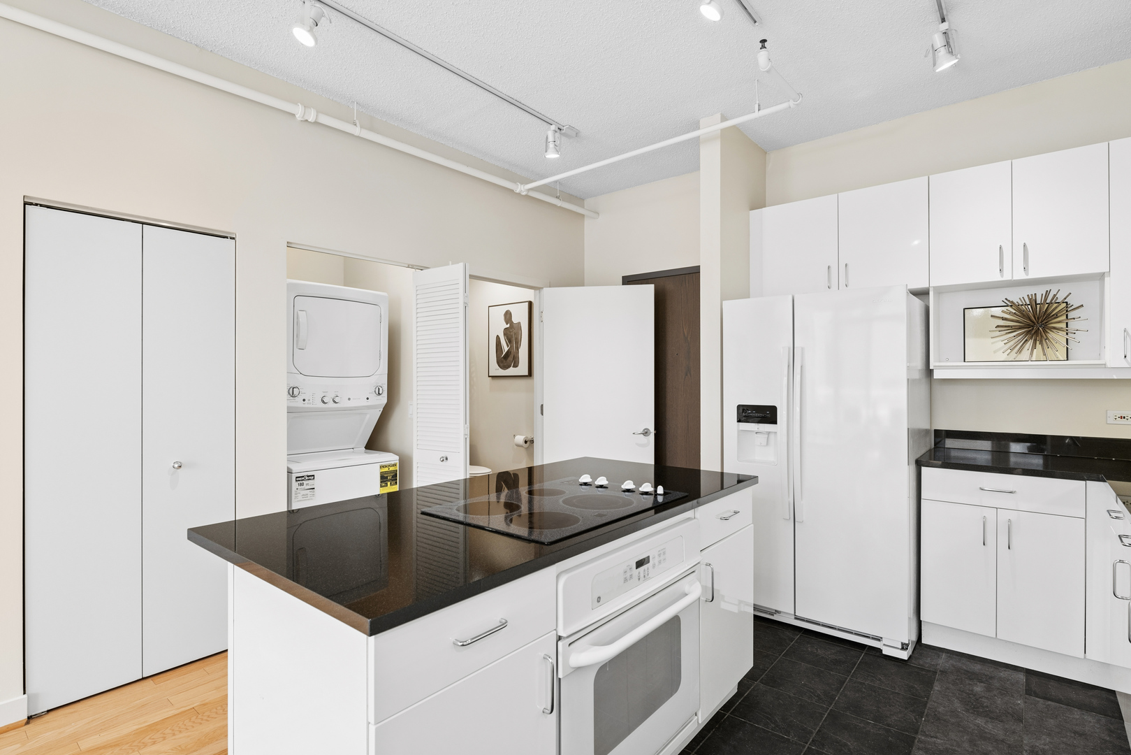 737 W Washington Boulevard 806 Property Photo 8