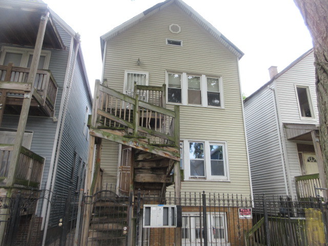 8711 S Exchange Avenue Property Photo 1