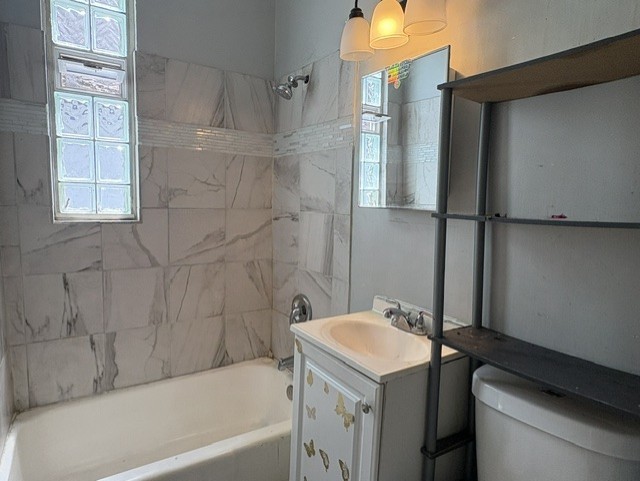 8711 S Exchange Avenue Property Photo 18
