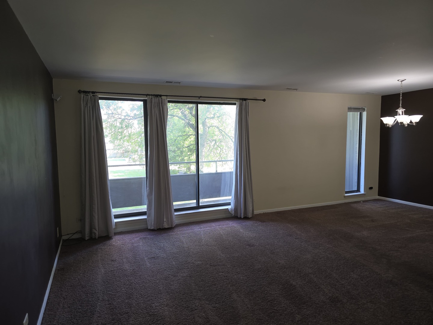 7 E Carriageway Drive 214 Property Photo 3