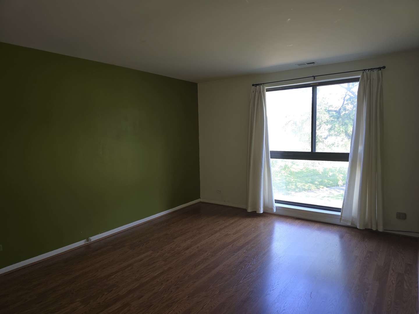 7 E Carriageway Drive 214 Property Photo 11