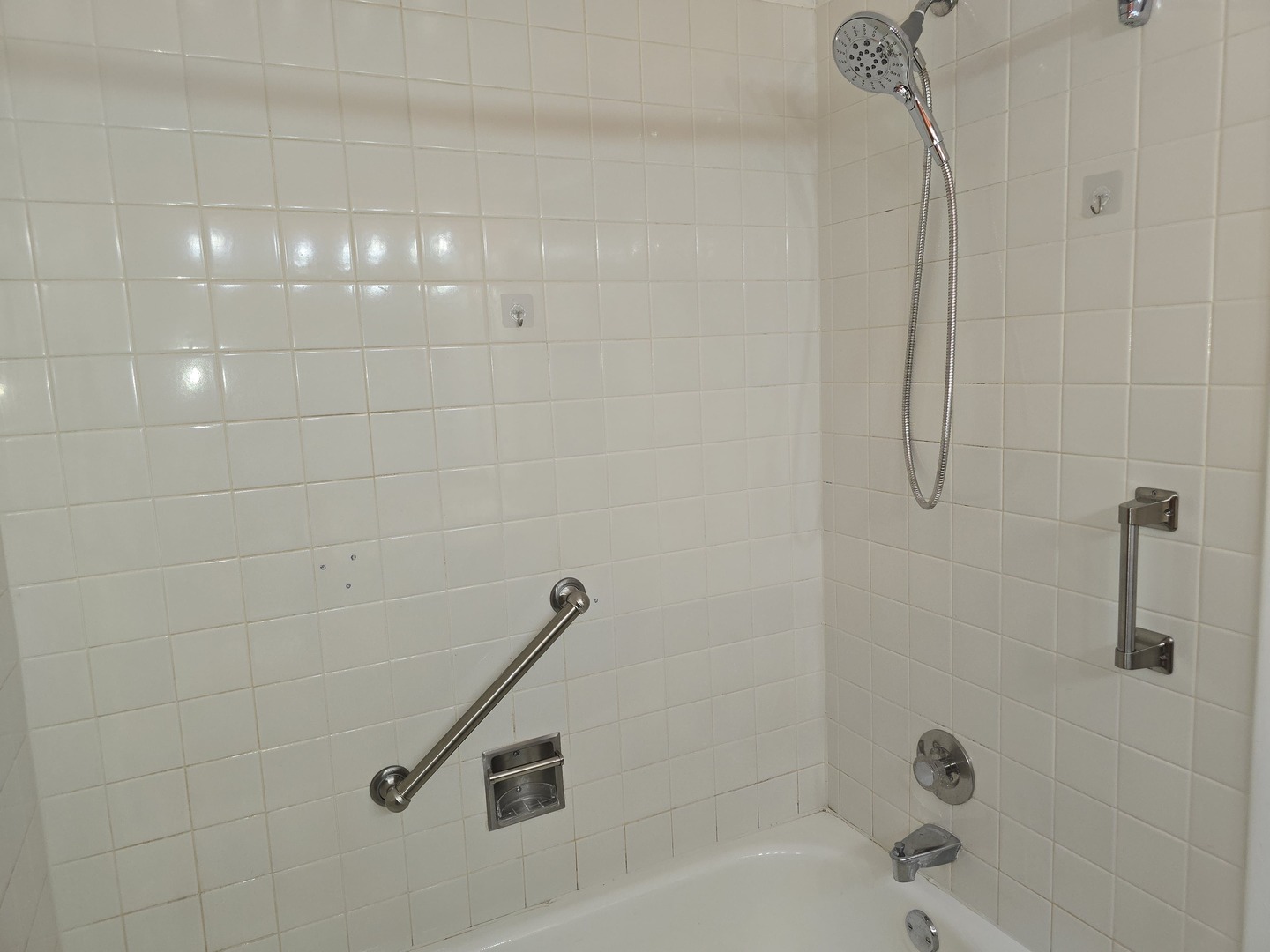 7 E Carriageway Drive 214 Property Photo 17