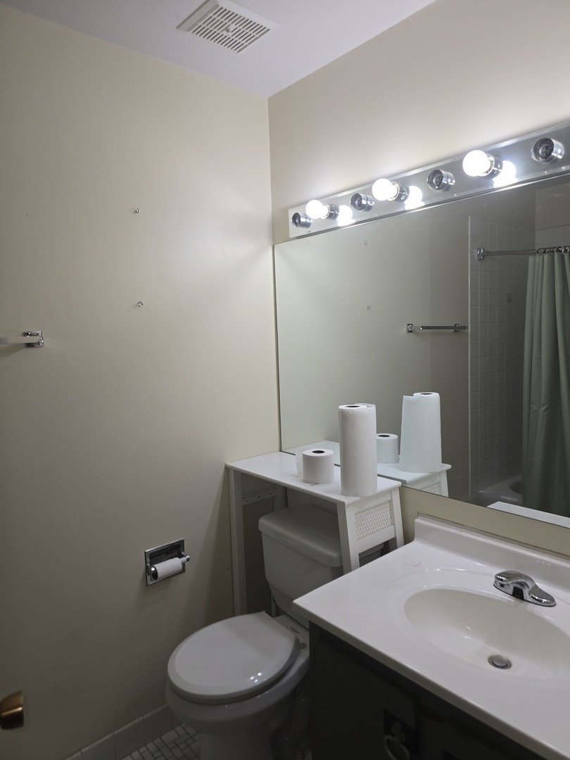 7 E Carriageway Drive 214 Property Photo 19
