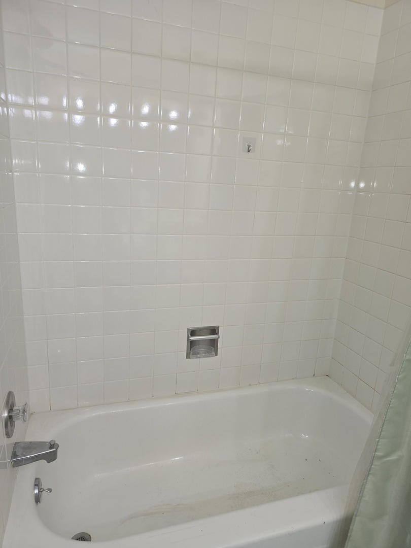 7 E Carriageway Drive 214 Property Photo 22