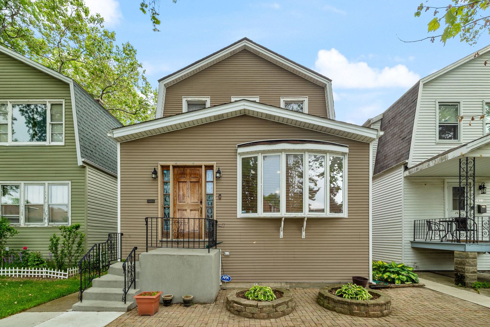 2655 N Marmora Avenue Property Photo 1