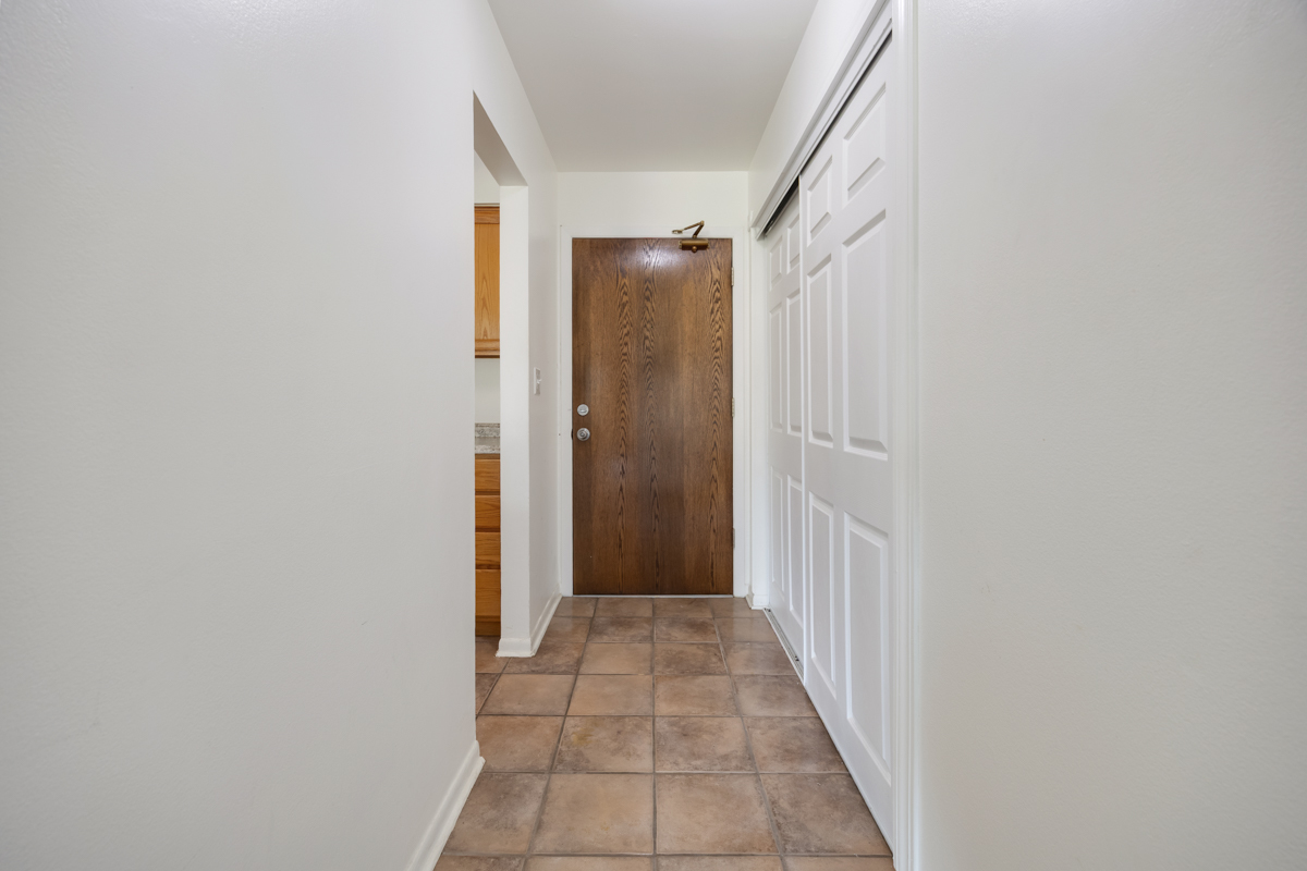2214 S Goebbert Road 178 Property Photo 4