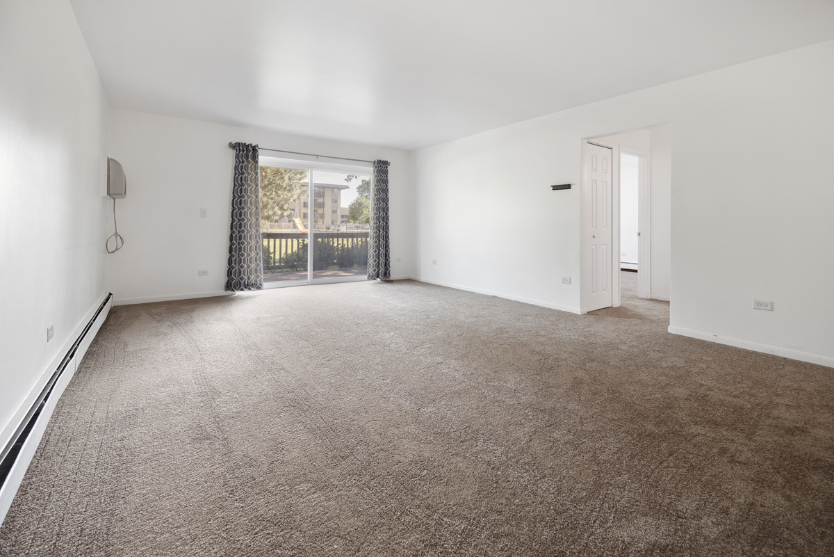 2214 S Goebbert Road 178 Property Photo 6