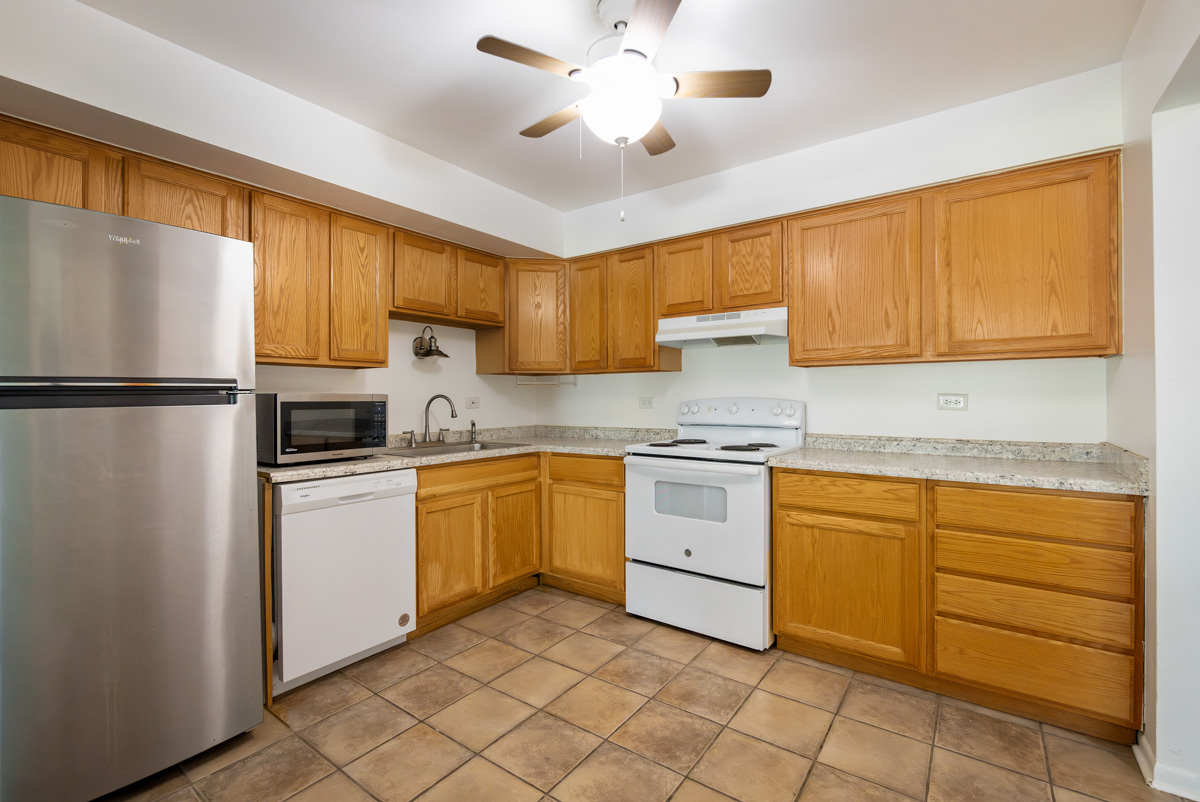 2214 S Goebbert Road 178 Property Photo 10