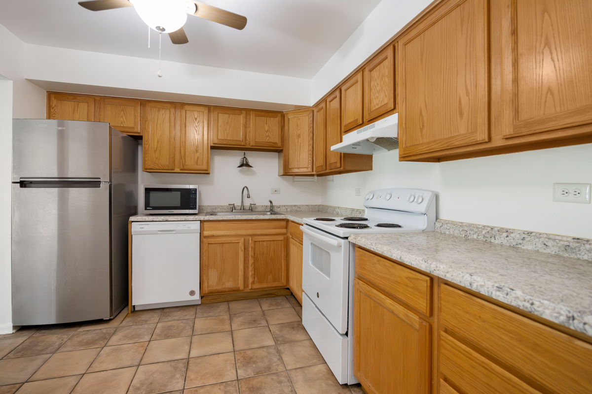 2214 S Goebbert Road 178 Property Photo 11