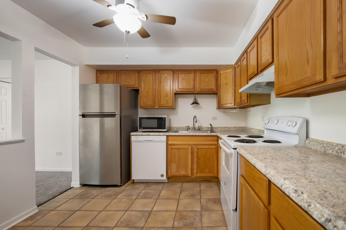 2214 S Goebbert Road 178 Property Photo 12