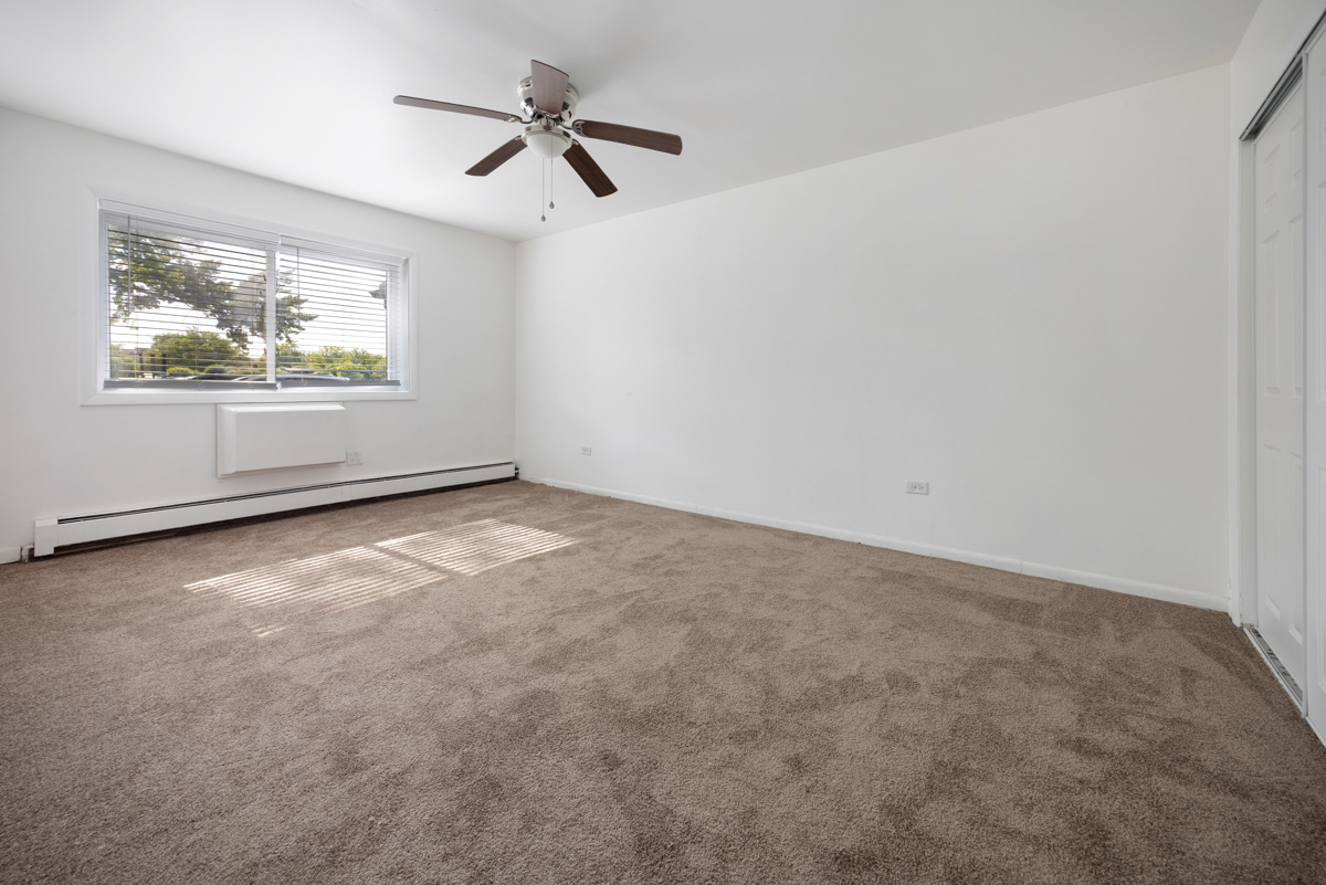 2214 S Goebbert Road 178 Property Photo 14