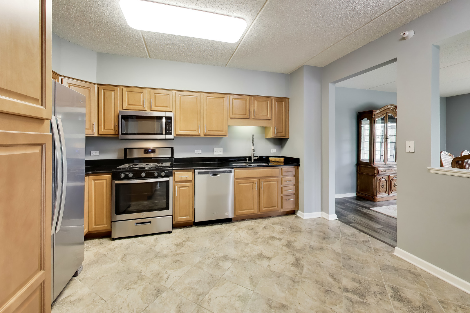 601 W Rand Road 201 Property Photo 8