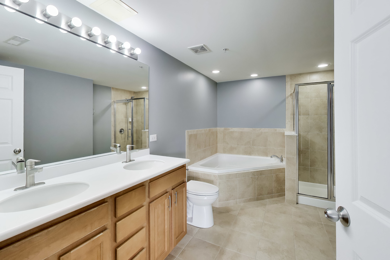 601 W Rand Road 201 Property Photo 11
