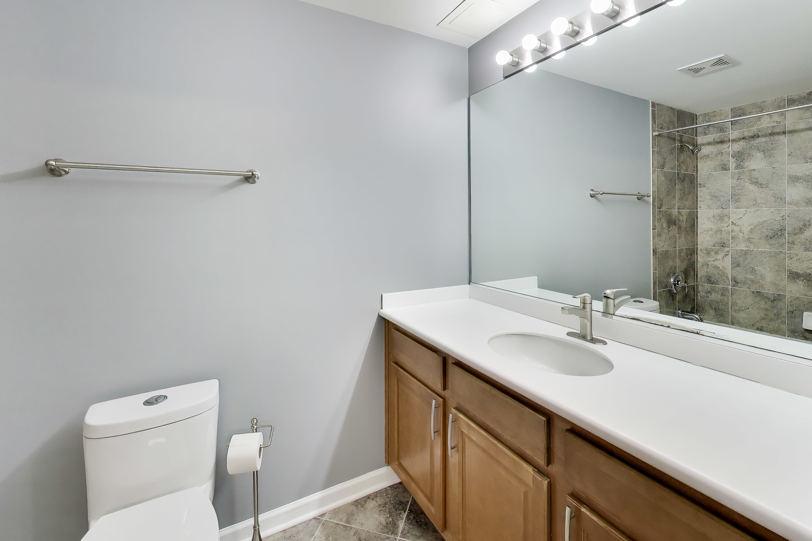 601 W Rand Road 201 Property Photo 17