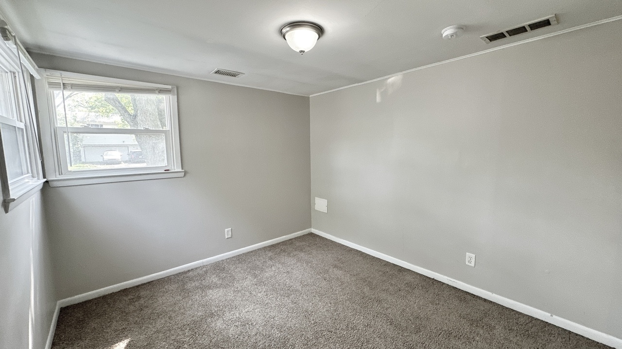 3512 John Street Property Photo 8
