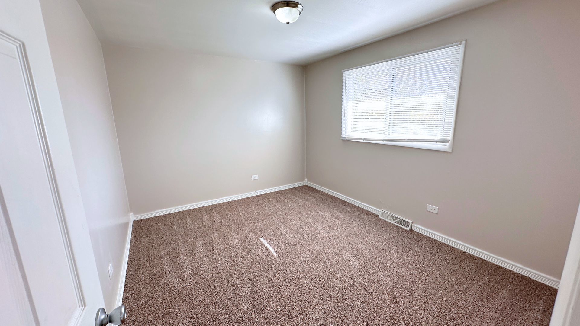 1325 E 168th Place Property Photo 6