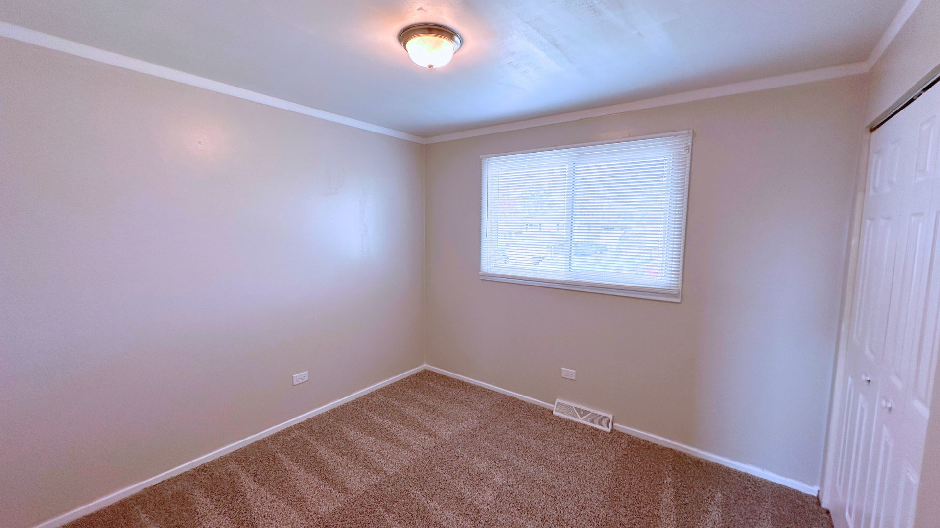 1325 E 168th Place Property Photo 10