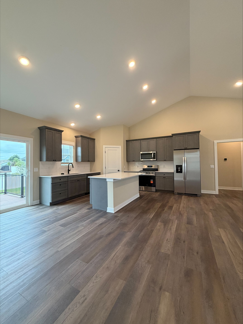 6124 Thor Avenue Property Photo 3