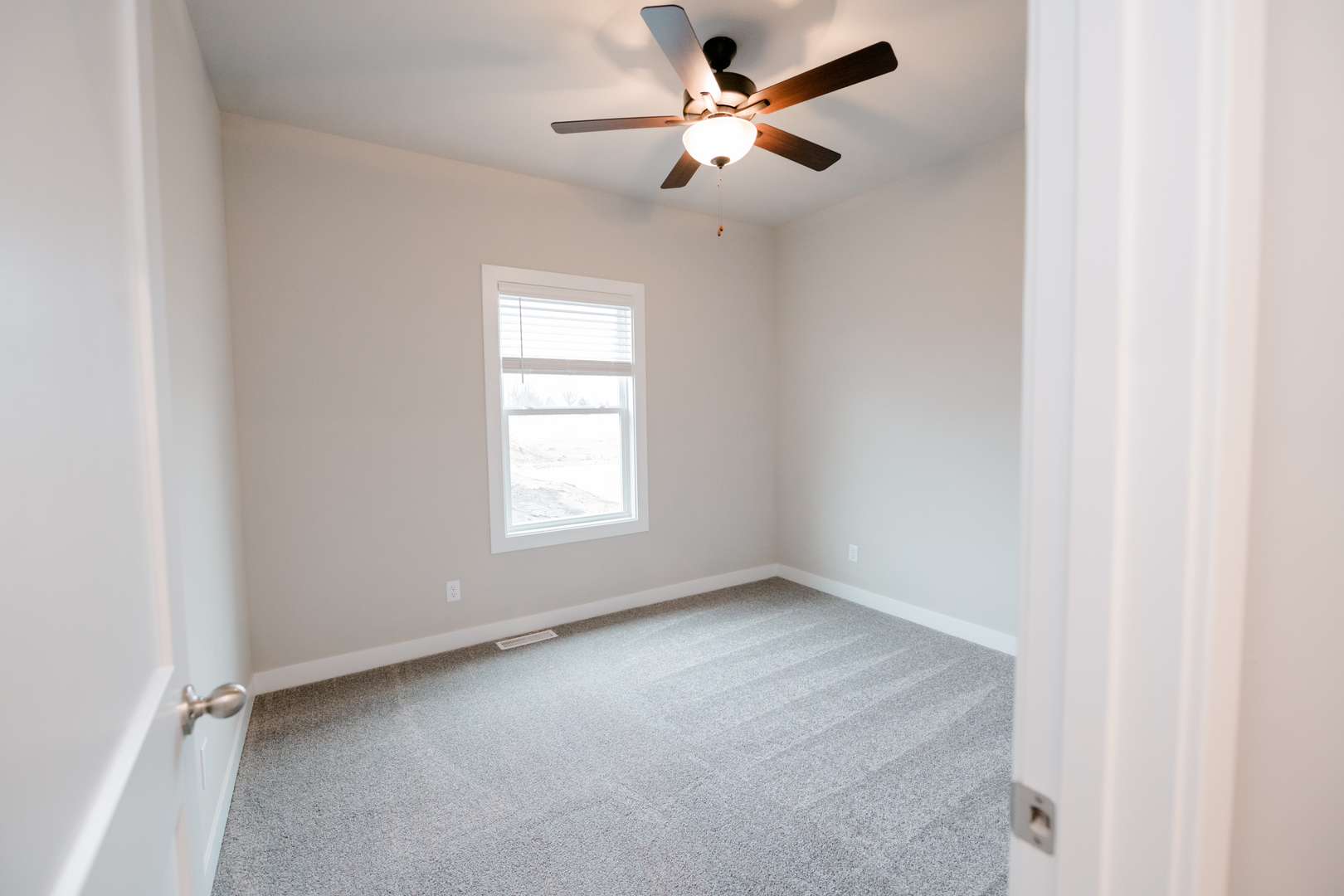 6124 Thor Avenue Property Photo 7