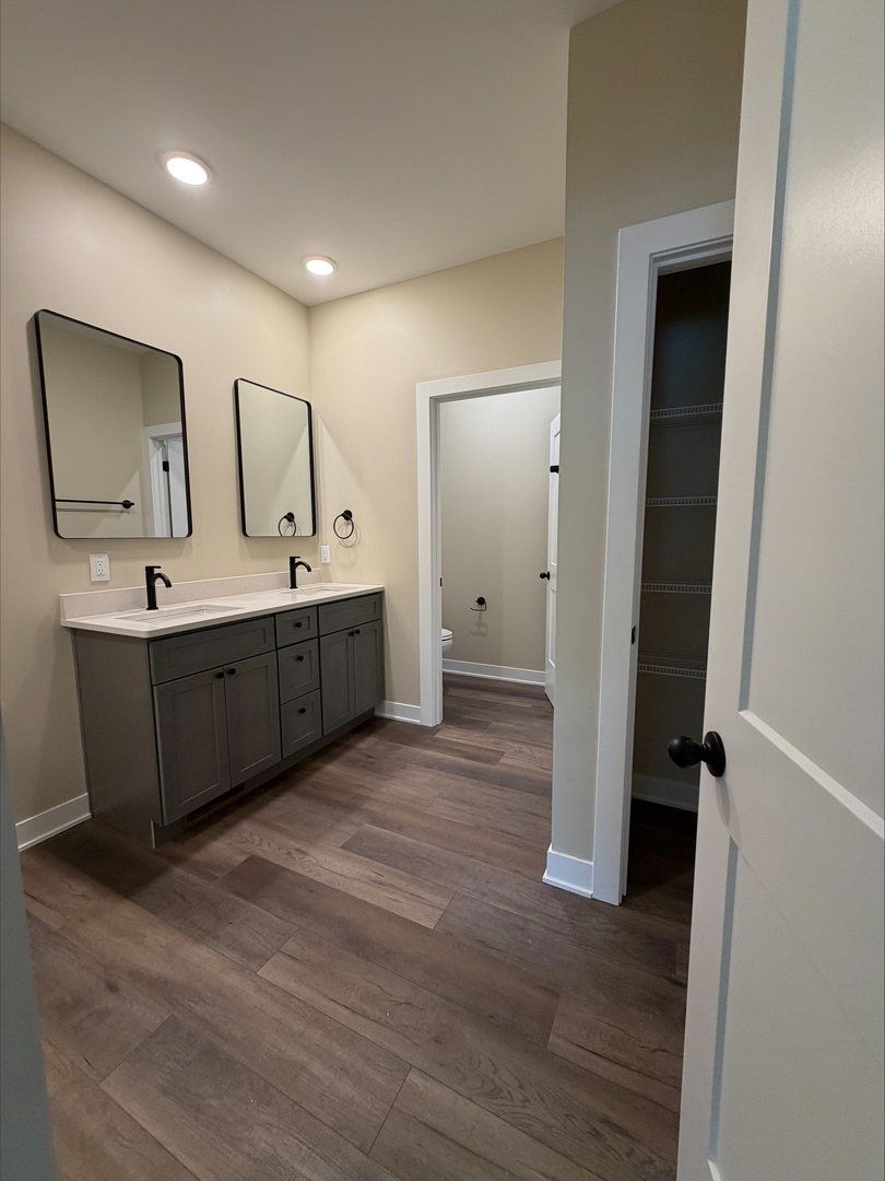 6124 Thor Avenue Property Photo 9